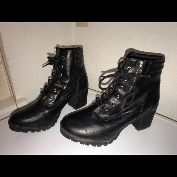 Black heels - Picture 1 of 5